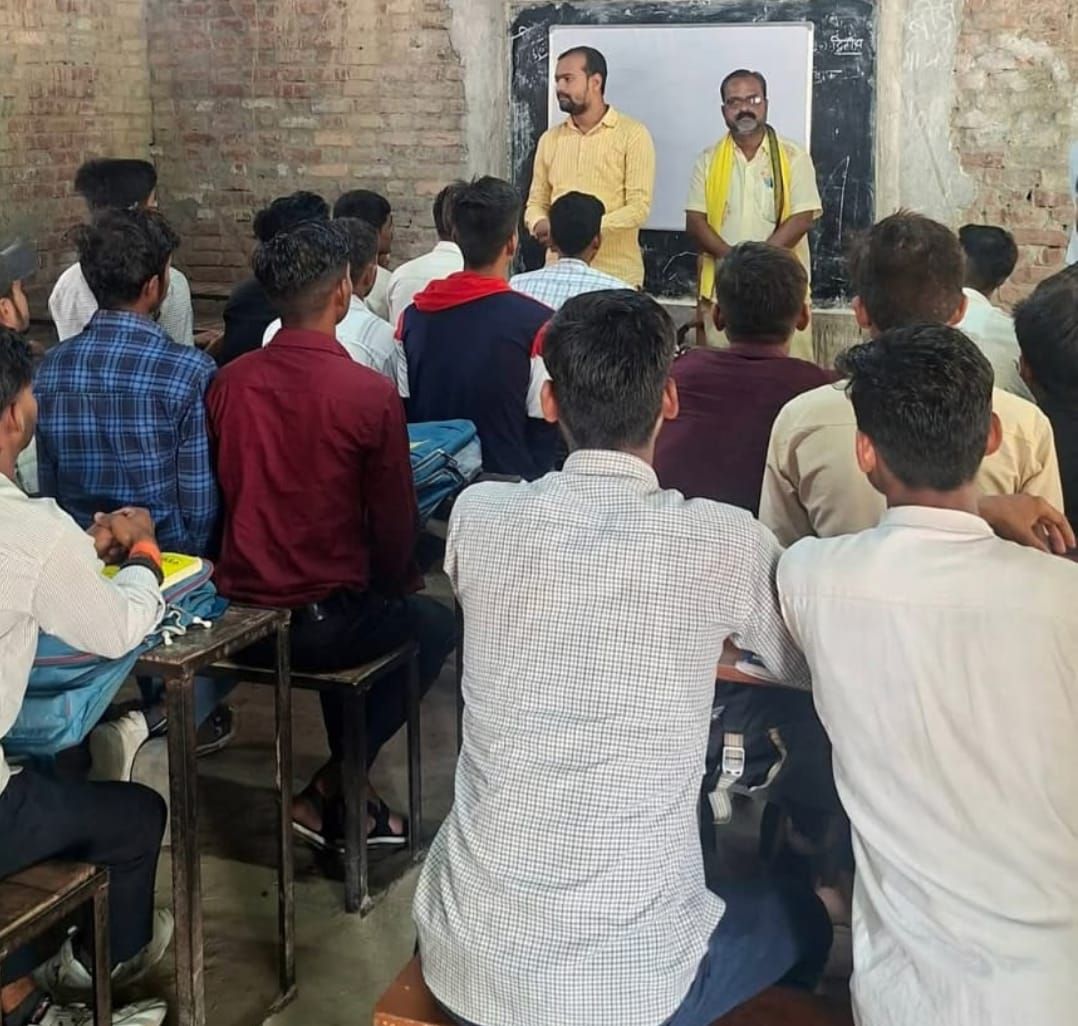 छात्र अमित यादव से मारपीट मामले में ABVP ने जाना हाल, परिजनों से की मुलाकात