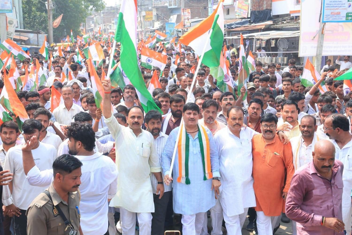 तिरंगे के साथ गूंजा भारत माता का जयघोष, विधायक अजय सिंह के नेतृत्व में निकली भव्य यात्रा