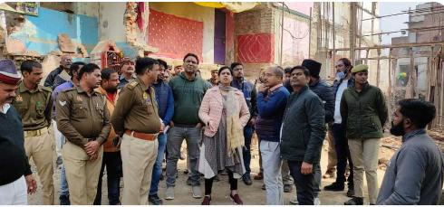 जिलाधिकारी दिव्या मित्तल ने विन्ध्याचल पहुंचकर माँ विन्ध्यवासिनी देवी का दर्शन पूजन किया