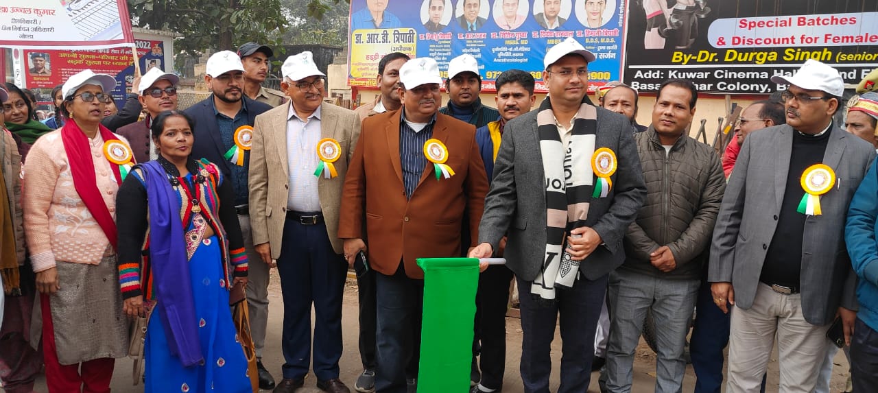गोंडा : राष्ट्रीय मतदाता दिवस के अवसर पर गुरुनानक चौराहा से राजकीय बालिका इंटर कॉलेज तक निकाली गई जागरूकता रैली