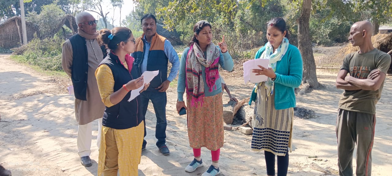 गोंडा : खण्ड विकास अधिकारी वर्षा सिंह ने ग्राम पंचायत प्योली में निर्माण कार्यों का किया निरीक्षण