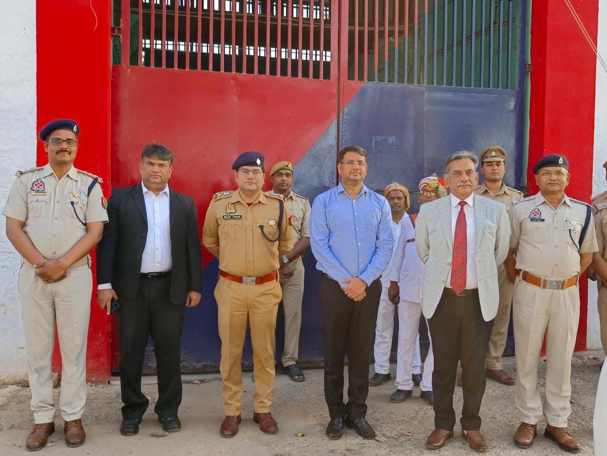 गोंडा : जिलाधिकारी जनपद न्यायाधीश एवं पुलिस अधीक्षक ने जिला कारागार पहुंचकर किया औचक निरीक्षण