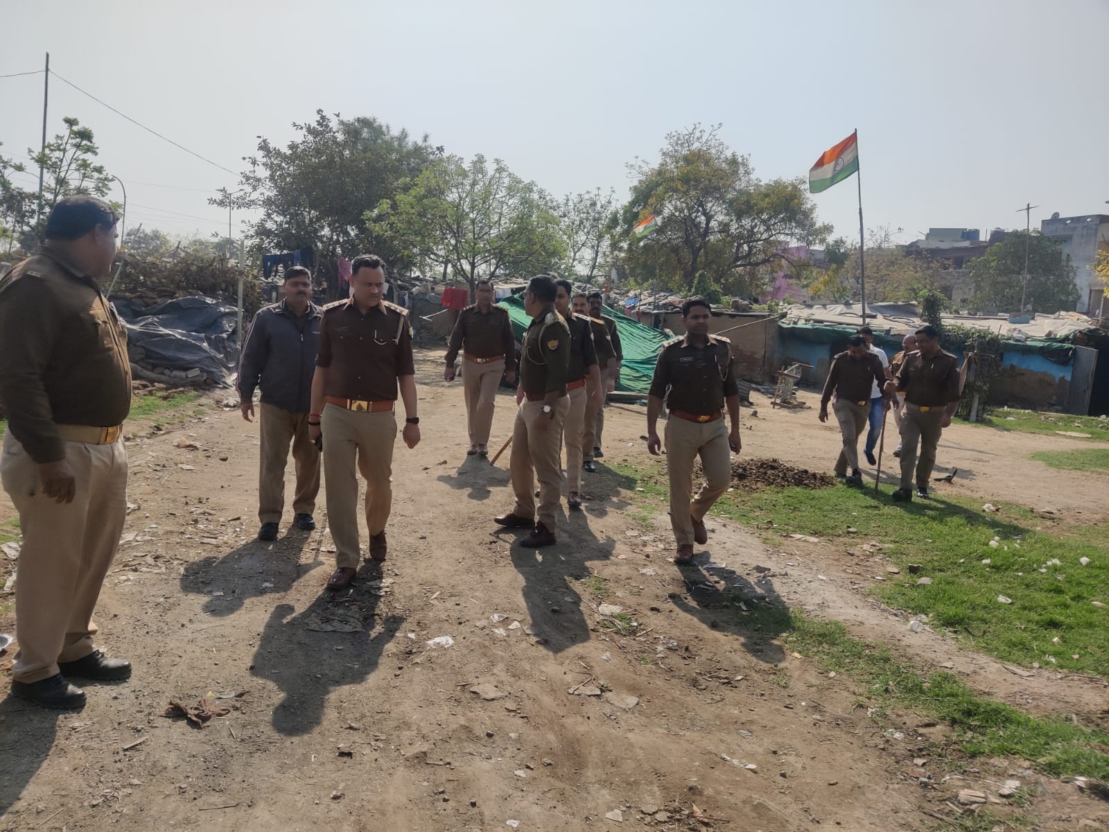 <em>आबकारी आयुक्त उत्तर प्रदेश के निर्देशों के क्रम में व पुलिस कमिश्नर एवं जिलाधिकारी के नेतृत्व में आबकारी विभाग निरंतर एक्शन में</em>