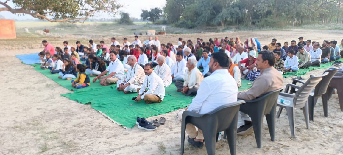 गोंडा : आर एस एस कार्यकर्ताओं ने ब्रम्हदेव स्थान टेपरा में शाखा दर्शन व होली मिलन समारोह आयोजित किया