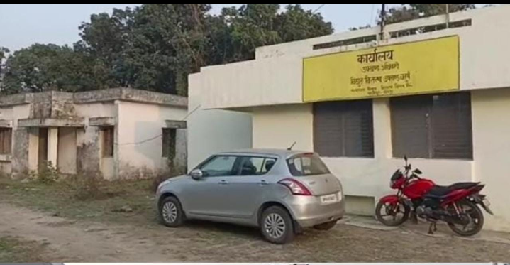 गोंडा : बिजली कर्मियों के हड़ताल से बिजली की सारी व्यवस्था बुरी तरह चौपट , पूरे प्रदेश में बिजली के संकट को लेकर त्राहि त्राहि मच गई