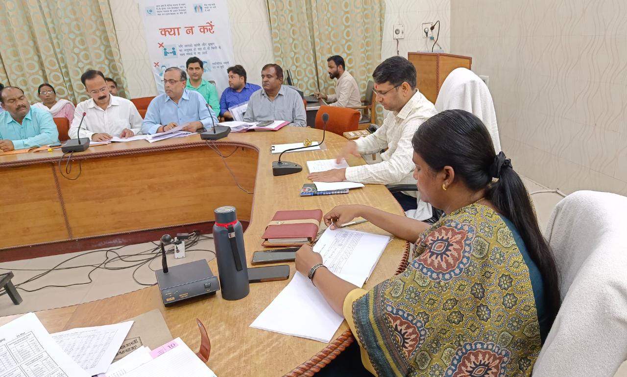 डीएम की अध्यक्षता में अभियोजन कार्यों की मासिक समीक्षा बैठक सम्पन्न