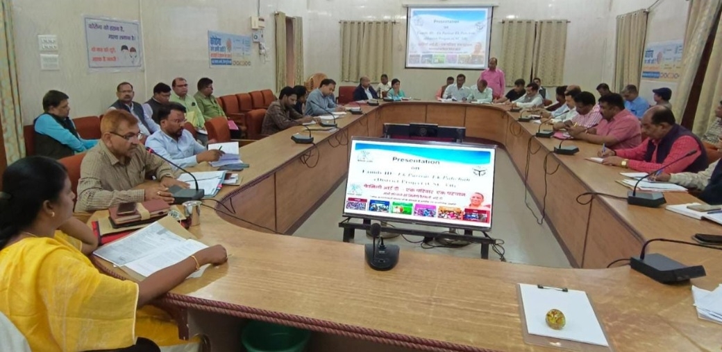 डीएम ने जिला गंगा और पर्यावरण समिति की बैठक ली