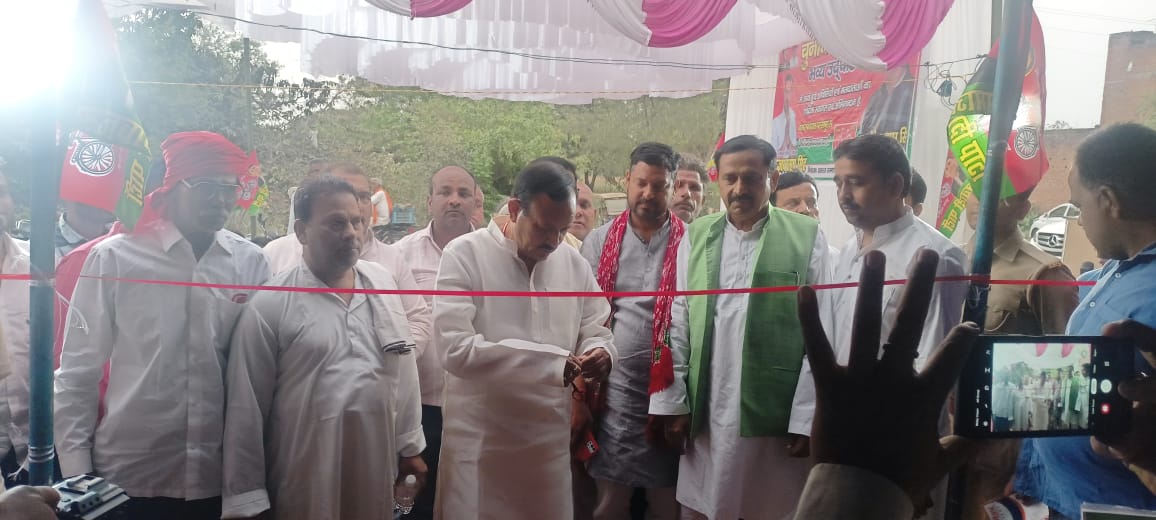 गोंडा : समाजवादी पार्टी के पूर्व मंत्री योगेश प्रताप सिंह जी द्वारा चुनाव कार्यालय का किया गया भव्य उद्घाटन ( ब्रेकिंग न्यूज) चुनाव