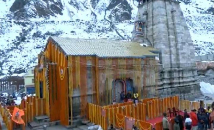 -6 डिग्री में हर हर महादेव के जयकारों के साथ खोले गए बाबा केदारनाथ मंदिर के कपाट, 20 क्विंटल फूलों से सजाया गया परिसर