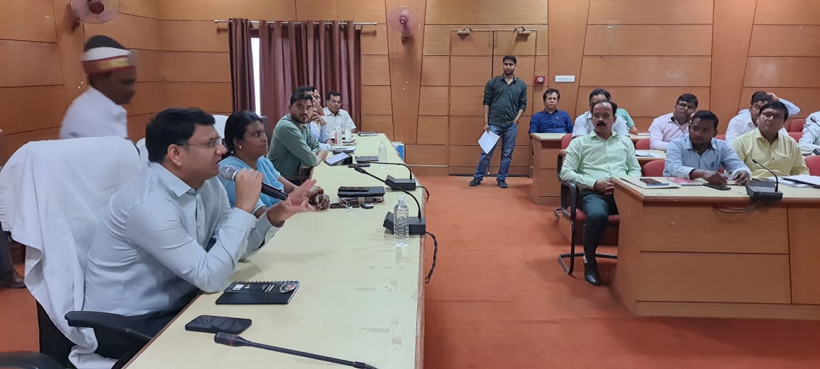 सार्वजनिक अवकाशो में खुले रहेंगे कार्यालय- डीएम