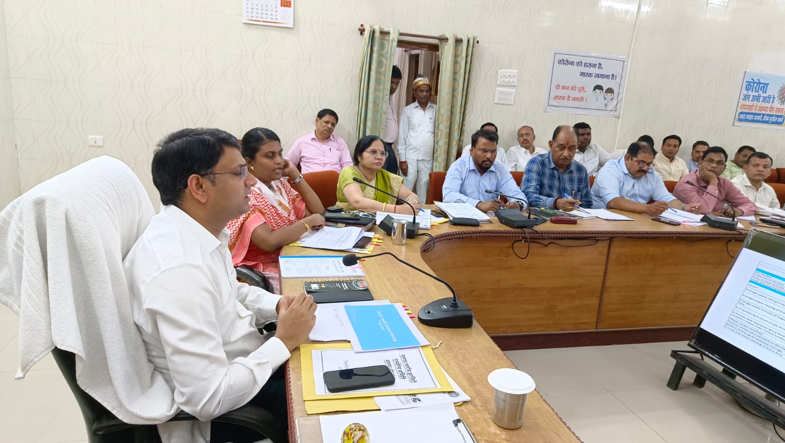 डीएम की अध्यक्षता में जिला स्वास्थ्य समिति की बैठक सम्पन्न, बैठक में लापरवाह बीसीपीएम का वेतन रोकने के दिये निर्देश -डीएम
