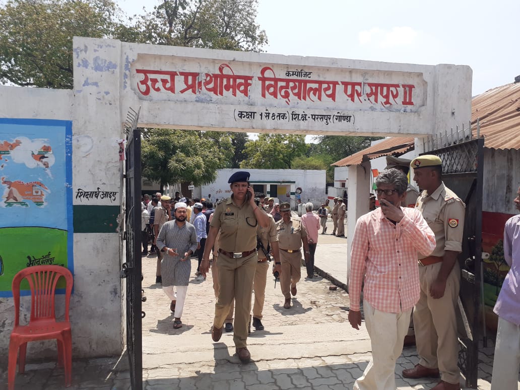 गोंडा : कड़ी सुरक्षा व्यवस्था के बीच संपन्न हुआ नगर निकाय चुनाव , मतपेटी में बंद हुई किस्मत , प्रतिष्ठा दांव पर