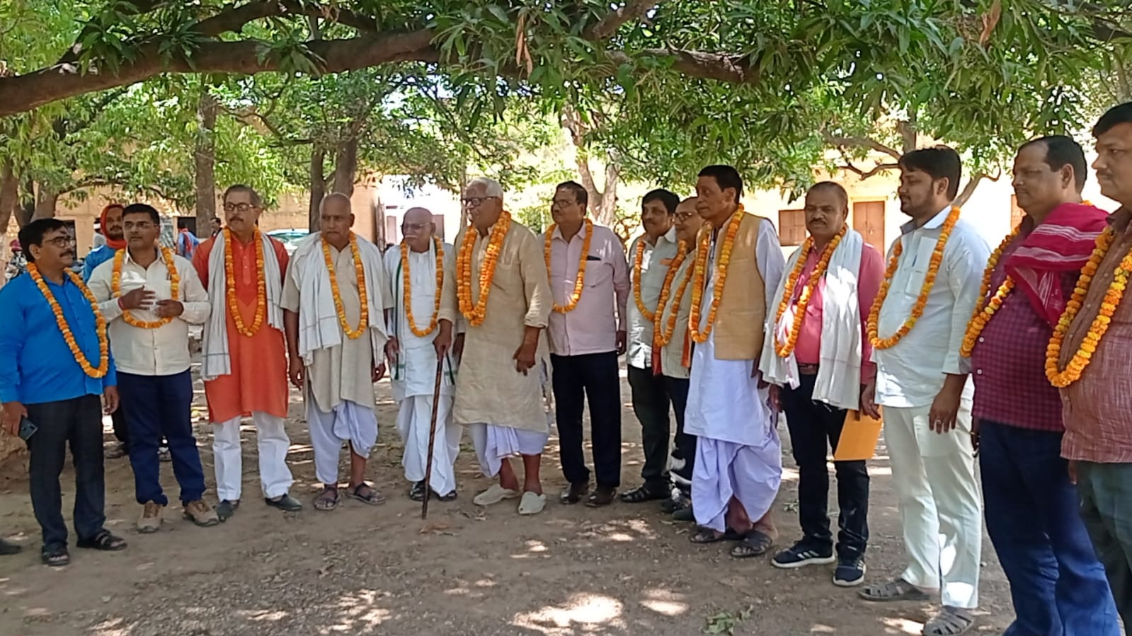 मिर्जापुर जनपद के महेश भट्टचार्य इंटर कॉलेज अकोढ़ी मिर्जापुर मे आज रविवार को प्रबंध समिति का चुनाव संपन्न