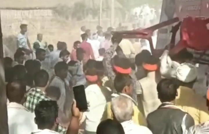 गोंडा : सांसद बृजभूषण शरण सिंह के काफिले पर हुआ पथराव , दो प्रधान समर्थकों में मारपीट