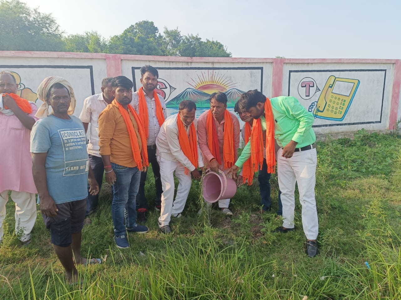 गोंडा : भाजपा जिलाध्यक्ष अमर किशोर कश्यप ने किया वृक्षारोपण