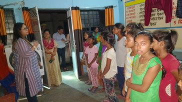 गोंडा : जिलाधिकारी के देर रात औचक निरीक्षण मे कस्तूरबा गांधी आवासीय बालिका विद्यालय में 89 छात्राएं मिली गायब,वार्डेन सहित चार के खिलाफ मुकदमा दर्ज 