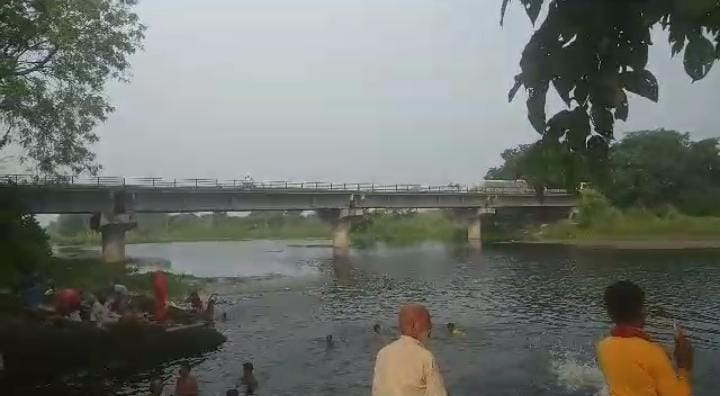 गोंडा : गैर समुदाय के कुछ लड़कों की दबंगई से परेशान पुजारी ने प्रशासन से लगाई सुरक्षा एवं न्याय की गुहार