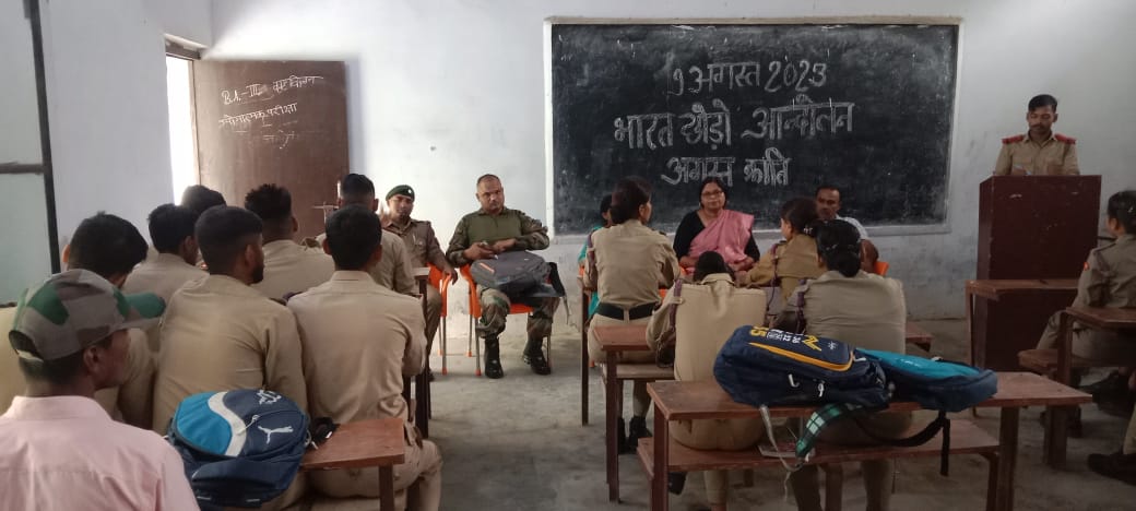 गोंडा : महाकवि तुलसीदास स्नातकोत्तर महाविद्यालय परसपुर में भारत छोड़ो आंदोलन के अंतर्गत मनाया गया अगस्त क्रांति