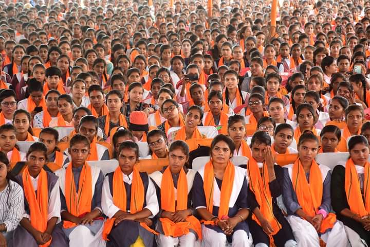 गोण्डा : महाकवि तुलसीदास स्नातकोत्तर महाविद्यालय परसपुर में कैसरगंज सांसद बृजभूषण शरण सिंह ने प्रतिभावान बच्चों , युवाओं व नागरिकों को किया सम्मानित