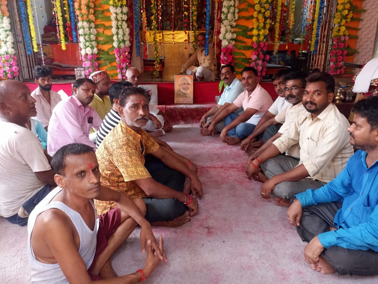 गोंडा : चेयरमैन वासुदेव सिंह ने राम जानकी मंदिर में पूजा कर मनाया प्रधानमंत्री नरेंद्र मोदी का जन्मदिन