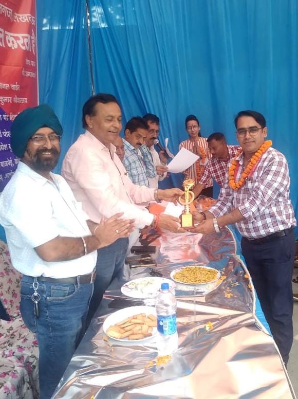 गोंडा : भाष्कर पांडेय को नागरिक सुरक्षा कोर द्वारा मिला सम्मान