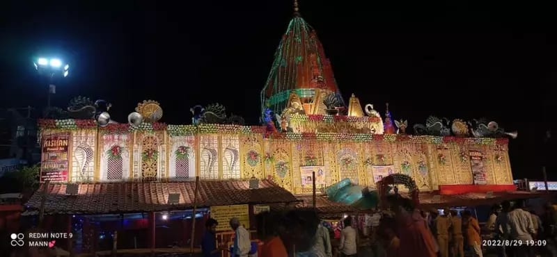 गोंडा : दुःखहरणनाथ मंदिर और पृथ्वीनाथ मंदिर पर कांवरियों ने किया जलाभिषेक