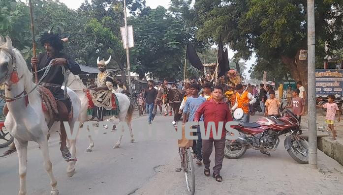 गोंडा : रावण के दूतों ने बाजार में घूमकर लंकापति रावण का किया एलान