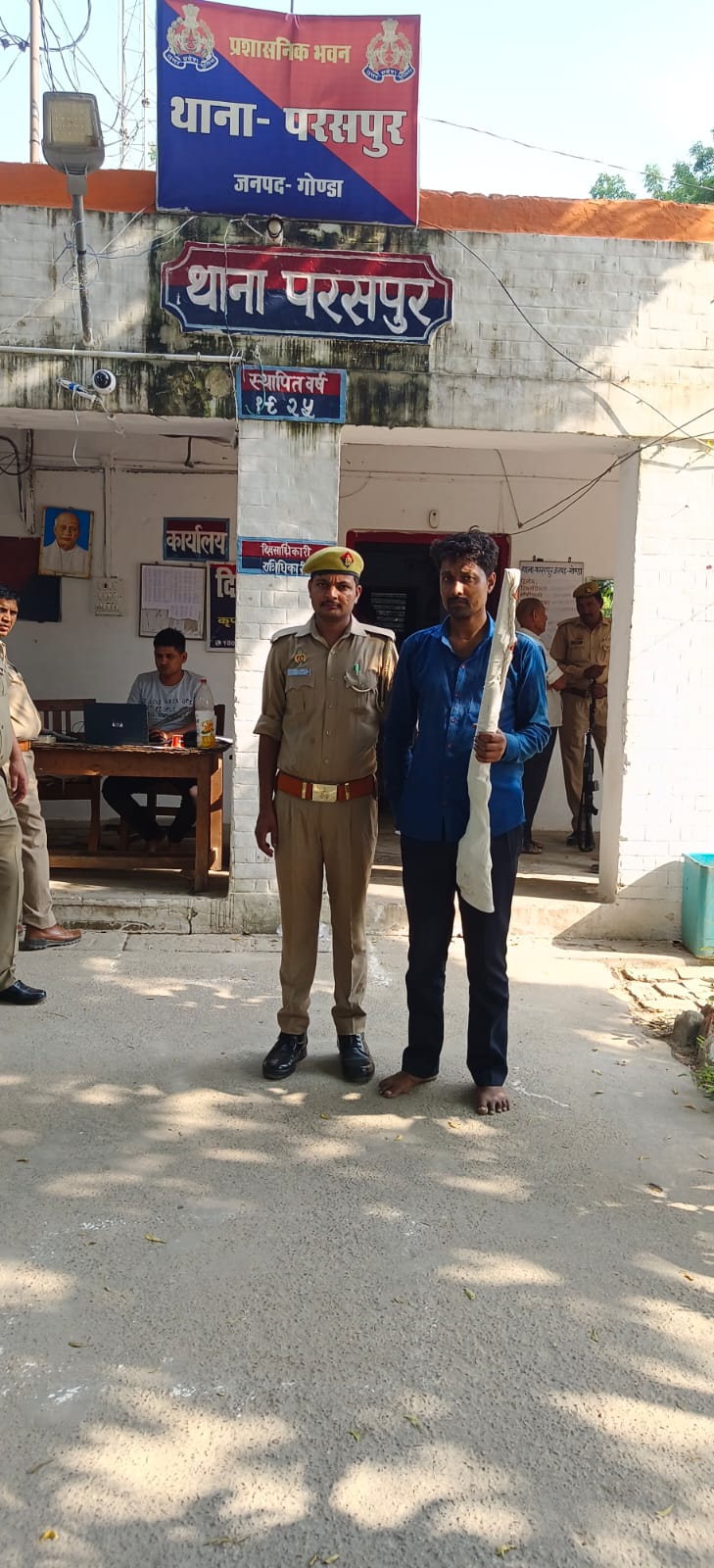 गोंडा : एक अदद लाइसेंसी बंदूक DBBL 12 बोर व 6 अदद जिंदा कारतूस 12 बोर के साथ एक नफर अभियुक्त गिरफ्तार