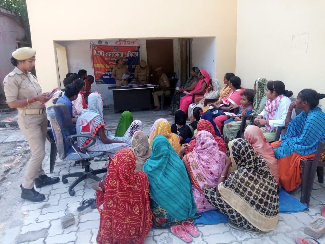 गोंडा : मिशन शक्ति के तहत पुलिस टीम द्वारा महिलाओं और बालिकाओं को सुरक्षा के प्रति किया जागरूक