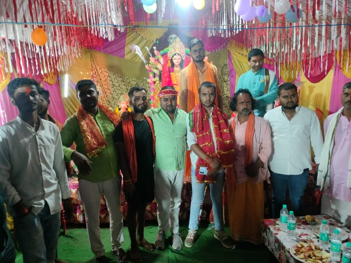 गोंडा : माता दुर्गा की पूजा अर्चना कर लिया आशीर्वाद
