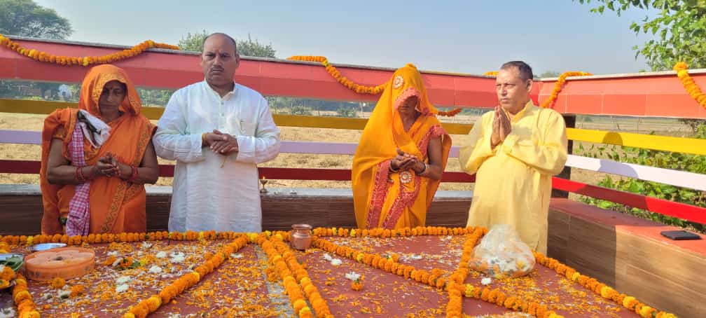गोंडा : दसवीं पुण्यतिथि पर याद किए गए स्वर्गीय पंडित ज्वाला प्रसाद शुक्ल , गीता पाठ का किया गया आयोजन