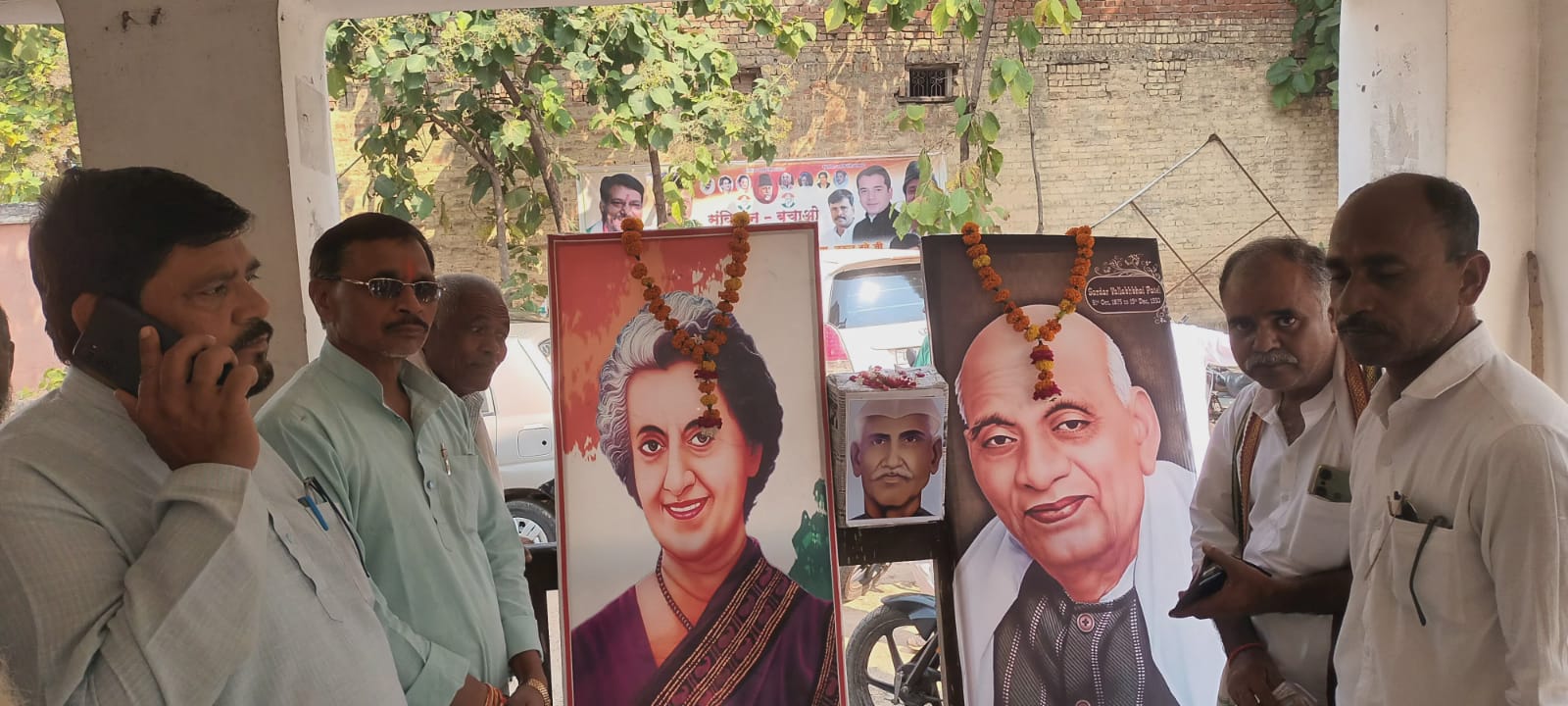 गोंडा : पूर्व प्रधानमंत्री भारत रत्न इंदिरा गांधी , लौहपुरुष सरदार वल्लभ भाई पटेल एवं पूर्व मुख्यमंत्री आचार्य नरेंद्र देव की श्रद्धा सुमन अर्पित कर मनाई गई जयंती
