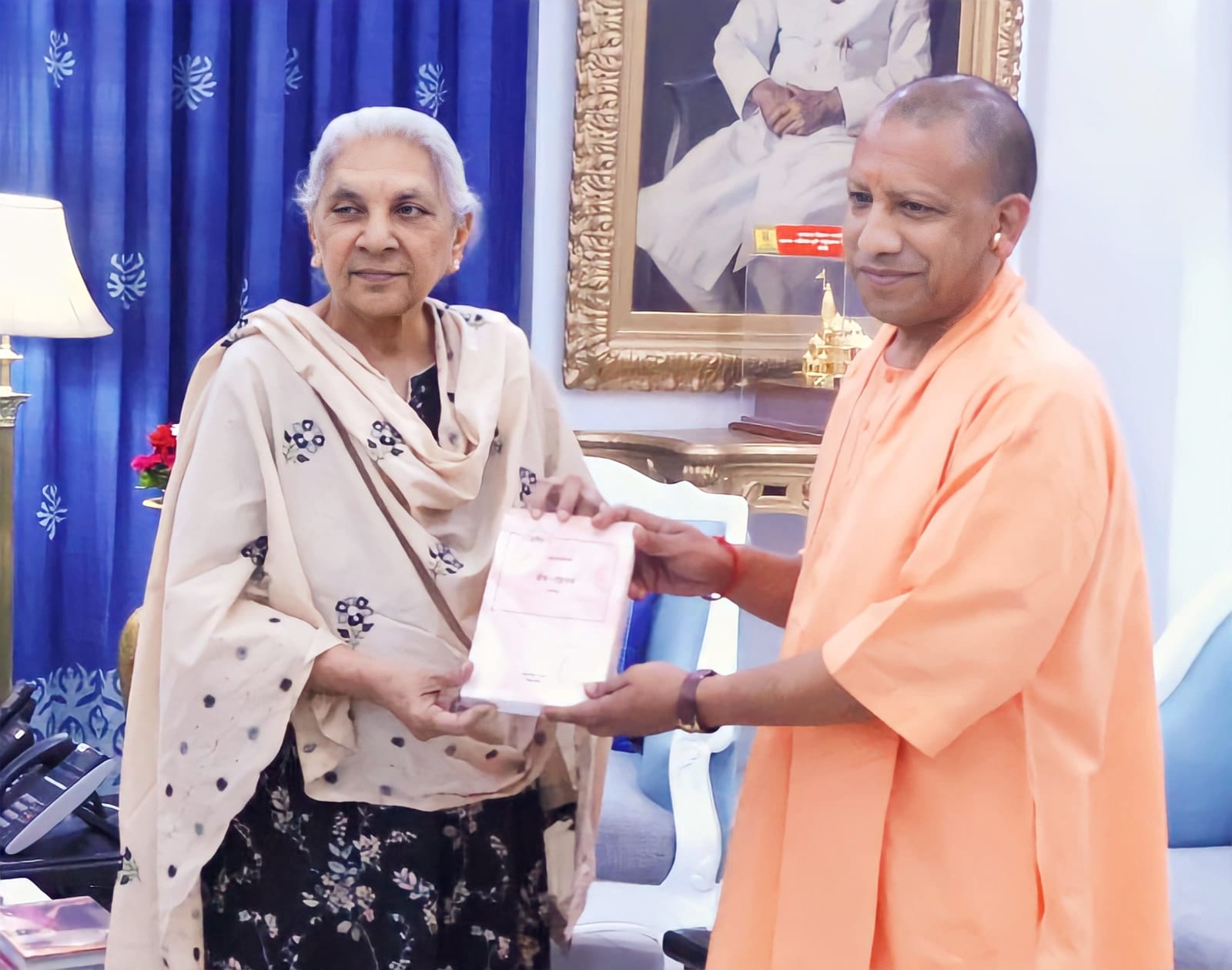 यूपी में योगी मंत्रिमंडल के विस्तार को ले कर चल रहे चर्चा के बीच आज मुख्यमंत्री योगी ने की राज्यपाल आनंदीबेन पटेल से मुलाकात
