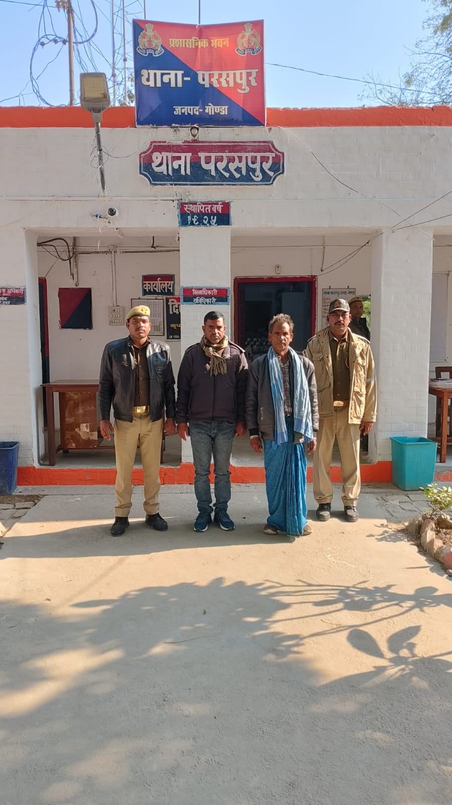 गोंडा : परसपुर पुलिस टीम द्वारा दो वांछित अभियुक्त गिरफ्तार