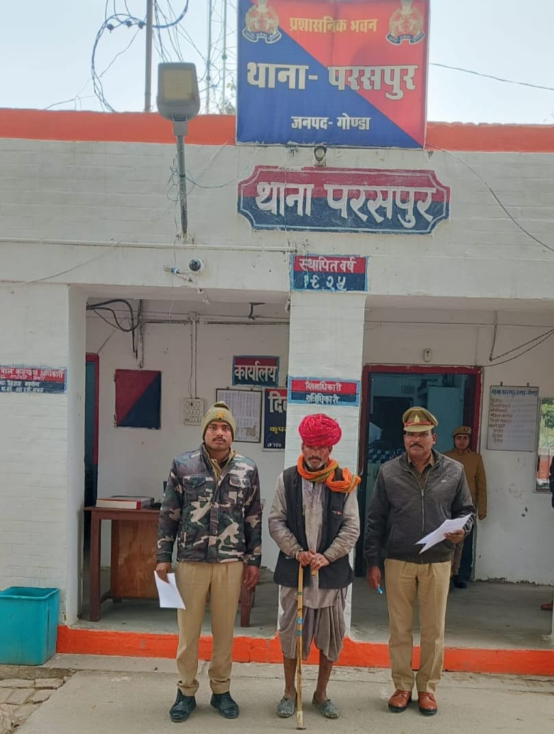 गोंडा : चार गोवंश से लदा  एक कंटेनर गाड़ी व दो मोटरसाइकिल समेत एक व्यक्ति हुआ गिरफ्तार