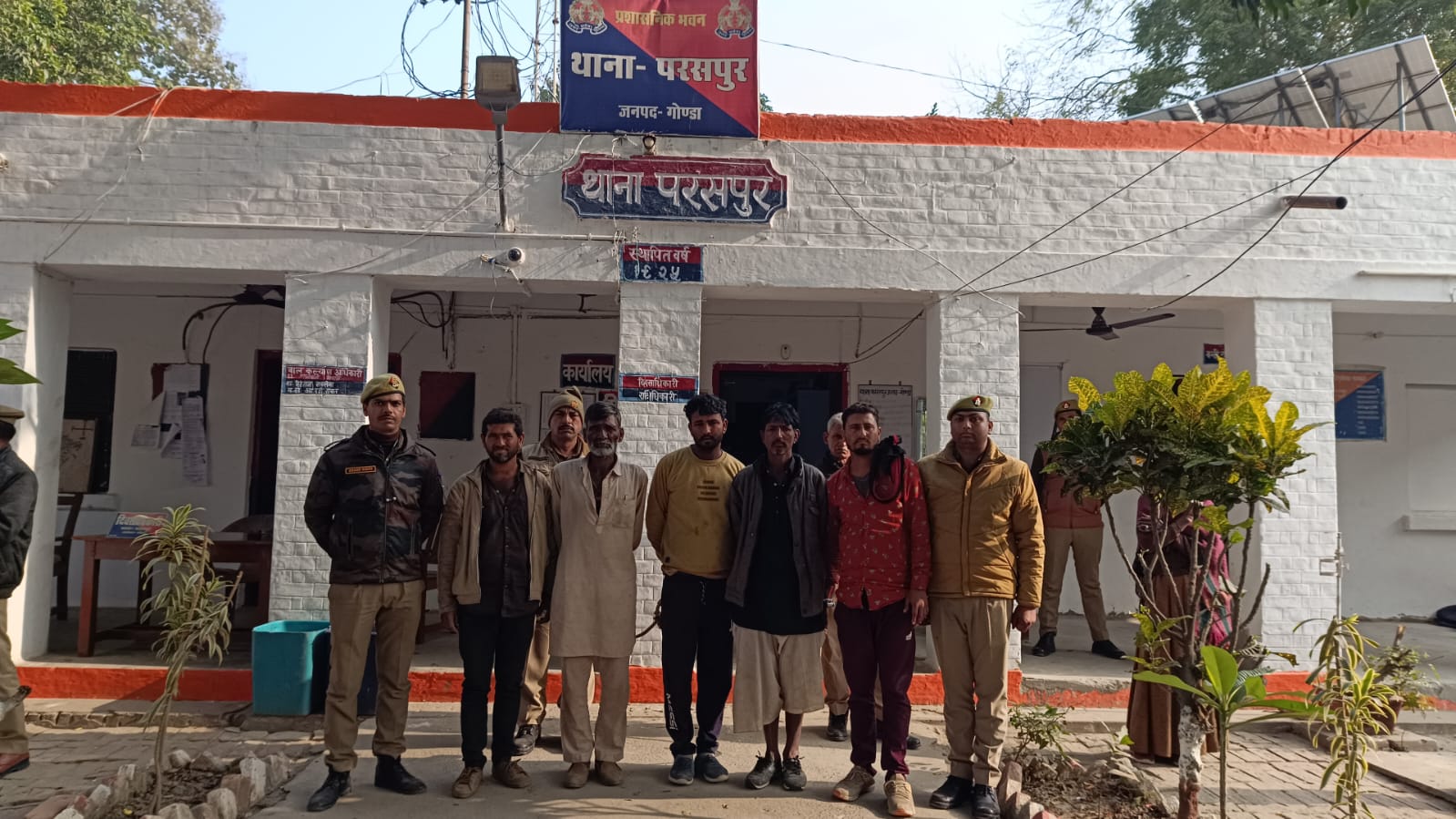 गोंडा : थाना परसपुर जनपद गोण्डा के पुलिस व एसओजी व स्वाट टीम गोण्डा द्वारा गोवध के चल रहे 6 वांछित अभियुक्तो को किया गया गिरफ्तार