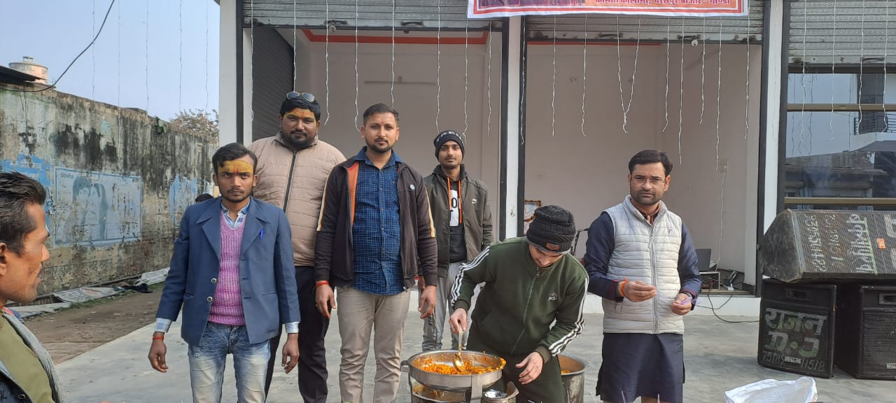 गोंडा : रस्तोगी मेडिकल स्टोर पर हुआ सुन्दरकाण्ड का पाठ