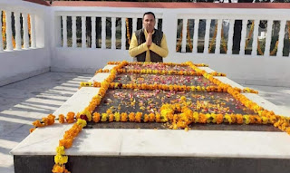 गोंडा : पूर्व प्रवक्ता माता प्रसाद शुक्ला जयंती पर नमन कर अर्पित की श्रद्धांजलि , बच्चों ने प्रस्तुत किया राम आएंगे मनमोहक भजन