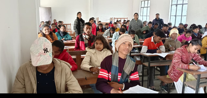 गोंडा : महाकवि तुलसीदास स्नातकोत्तर महाविद्यालय परसपुर में DTSE प्रतिभा खोज प्रतियोगी परीक्षा का हुआ आयोजन