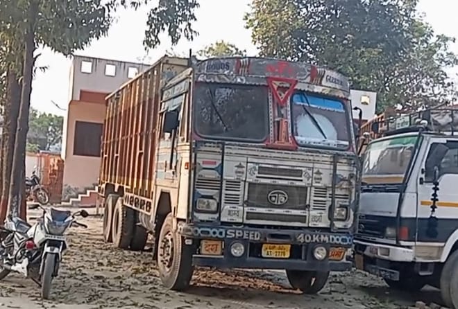 गोंडा : पुलिस ने टॉर्च की रोशनी में पकड़ा गौवंश लदे ट्रक व बोलेरो , बरामद पांच गौवंश को डेहरास गौशाला में कराया संरक्षित