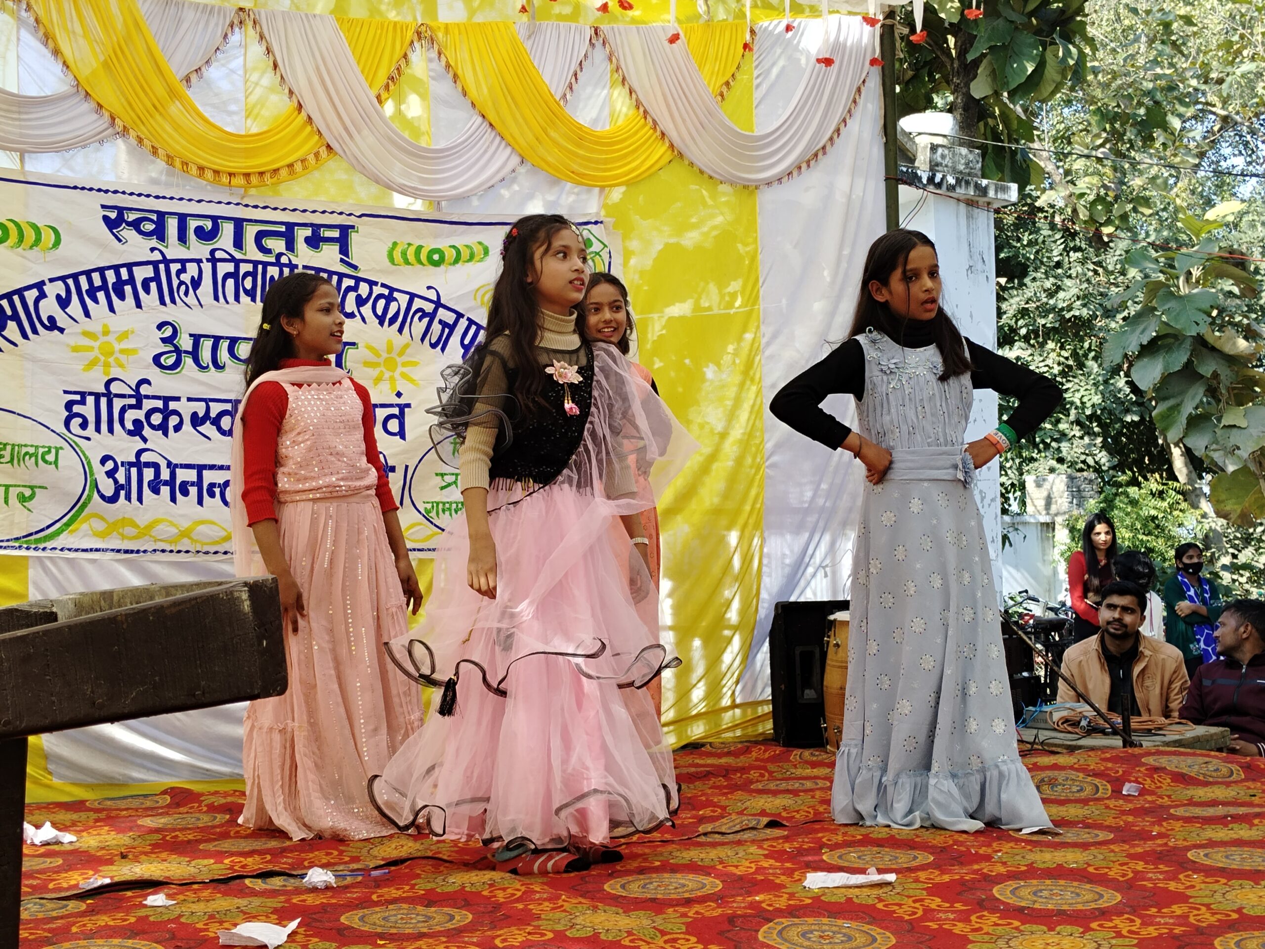गोंडा : जगन्नाथ प्रसाद राम मनोहर तिवारी इंटर कॉलेज में बच्चों ने प्रस्तुत किए रंगारंग कार्यक्रम