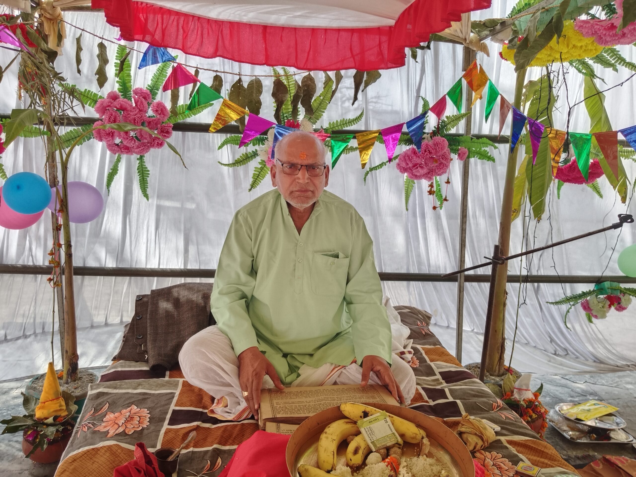 गोंडा : श्रीमद्भागवत कथा के पांचवें दिन की कथा में भगवान श्रीकृष्ण का मनाया जन्मोत्सव
