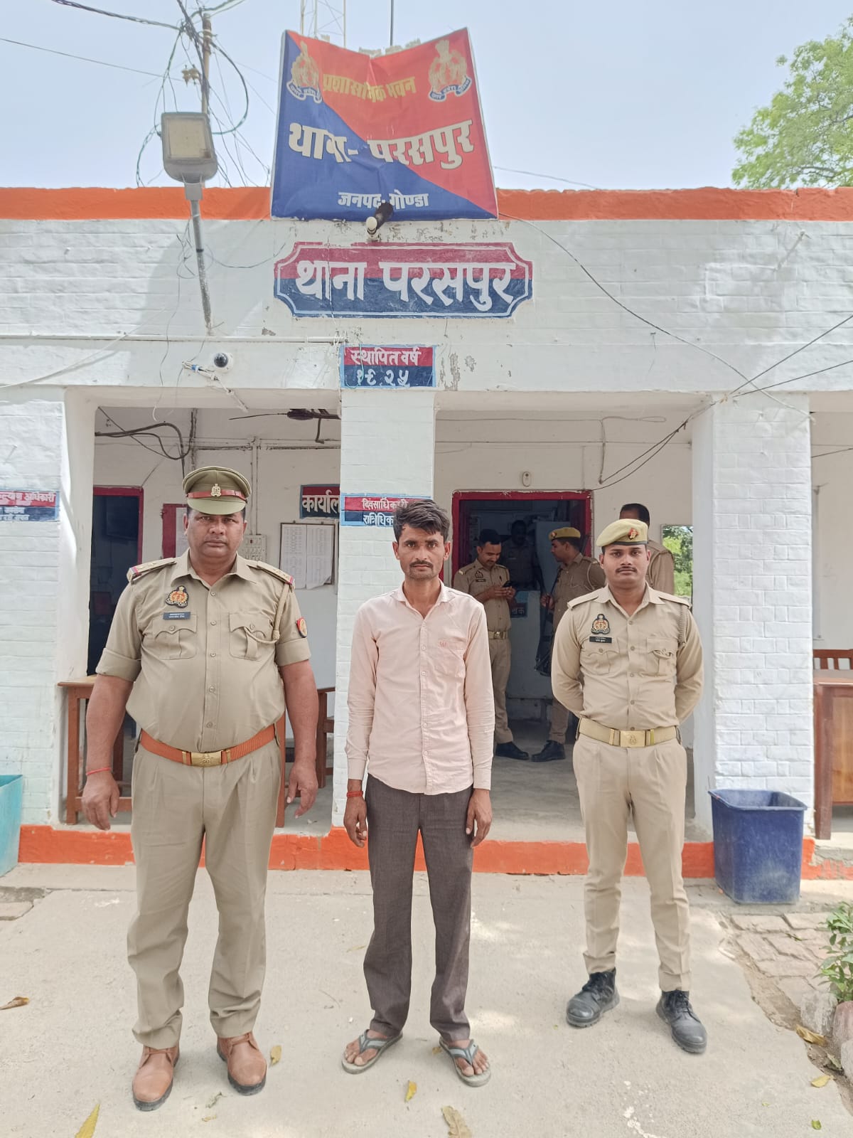 गोंडा : आत्महत्या के लिए प्रेरित करने के वांछित अभियुक्त बबलू पांडेय गिरफ्तार