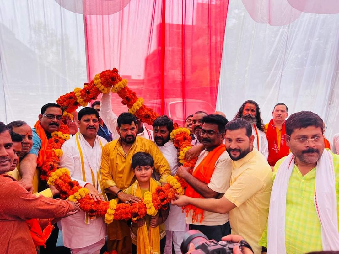 गोंडा : कैसरगंज सांसद बृजभूषण शरण सिंह ने जनता जनार्दन से अपने पुत्र करण भूषण सिंह को जिताने की किया अपील