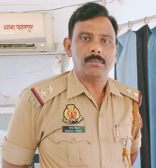 गोंडा : स्थानांतरण पर थाना प्रभारी को दी गई विदाई, नवागत थाना प्रभारी दिनेश सिंह ने परसपुर थाने का सम्हाला प्रभार