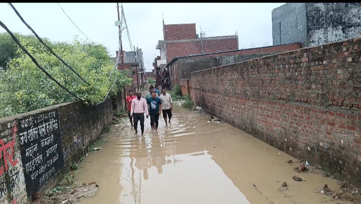 प्रदेश की राजधानी लखनऊ के पुराना दाउदनगर फैजुल्लागंज के अंतर्गत जल भराव की समस्या को लेकर लोगों में काफी रोष