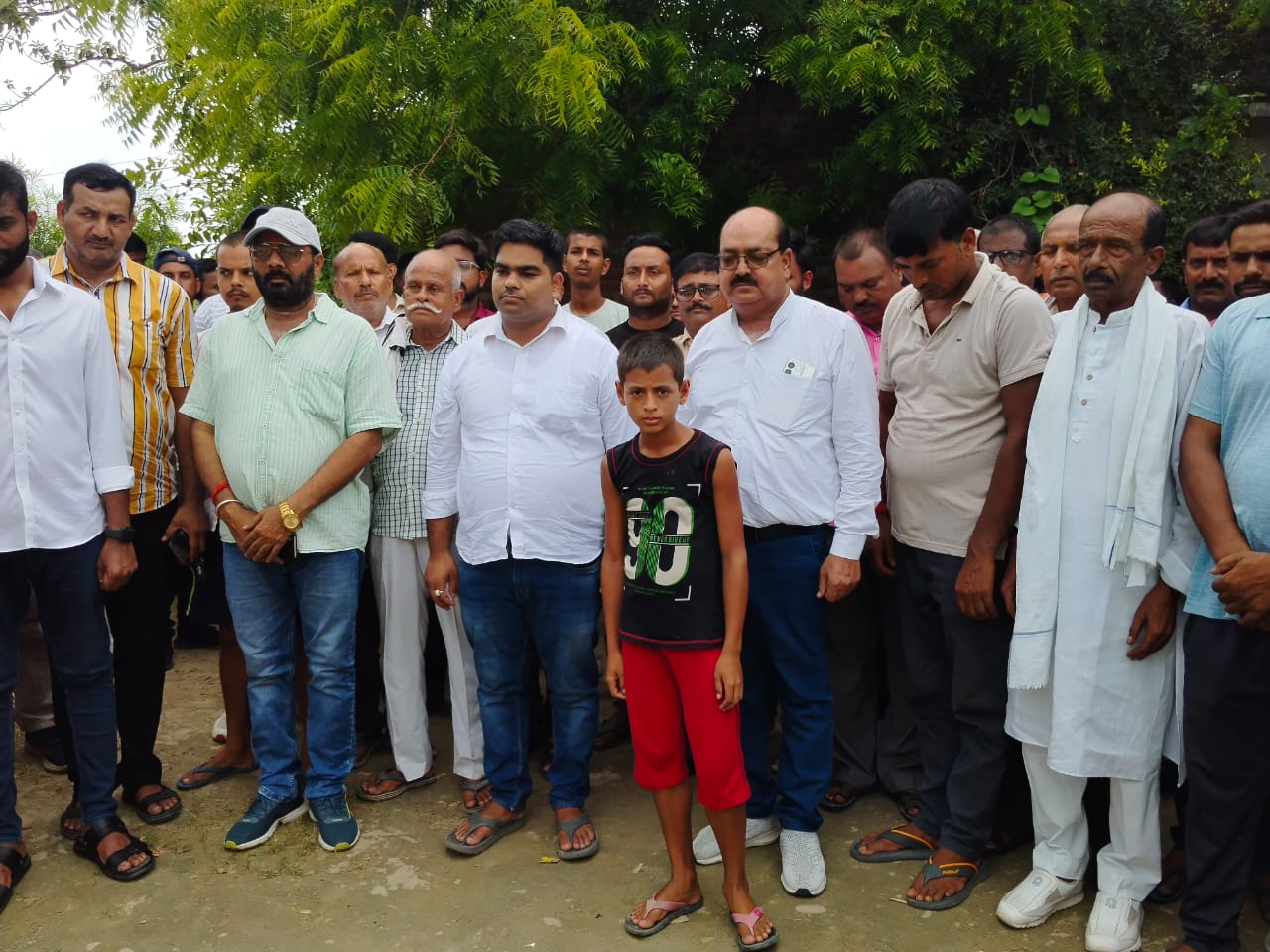 गोंडा: सपा कार्यकर्ता ओमप्रकाश सिंह की हत्या पर पंचायत का कठोर निर्णय, आरोपियों का सामाजिक बहिष्कार