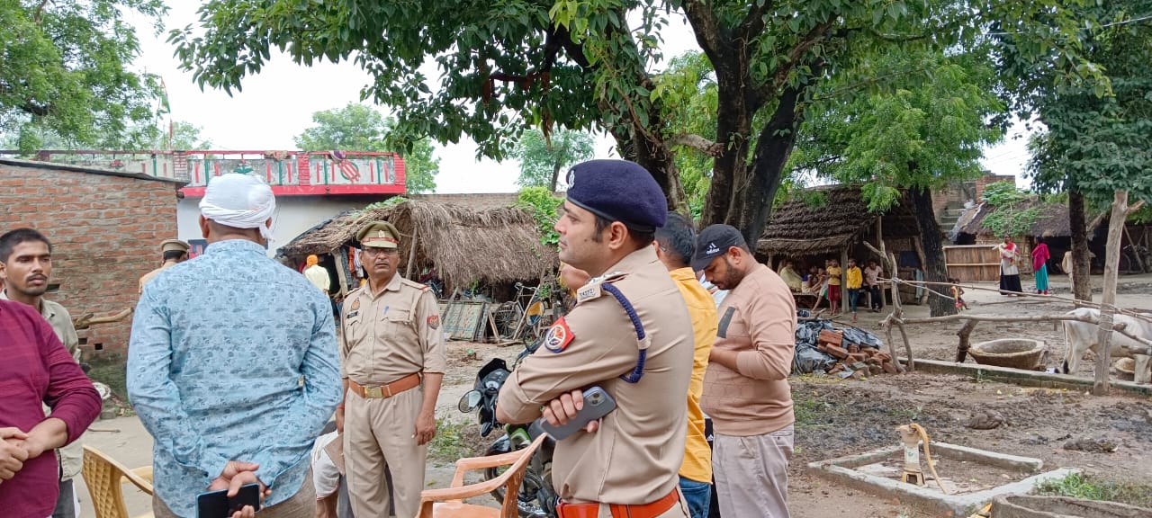गोंडा : सोते समय जंगली जानवर ने 8 महीने की बच्ची को उठाया, गांव में मचा हड़कंप