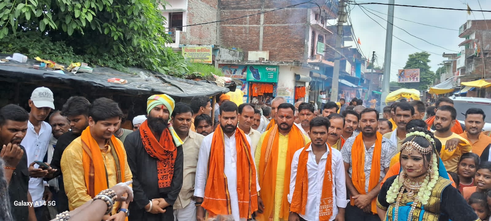 गोंडा : कजरी तीज पर अवध केसरी सेना की भव्य शोभायात्रा, शिव भक्तों ने किया महादेव का अभिषेक