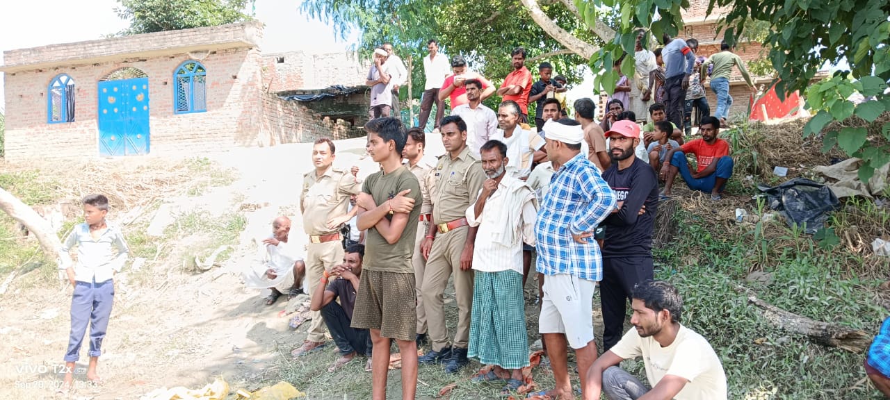 गोंडा : भौरीगंज पुल से कूदकर ई-रिक्शा चालक ने की आत्महत्या, तलाश जारी